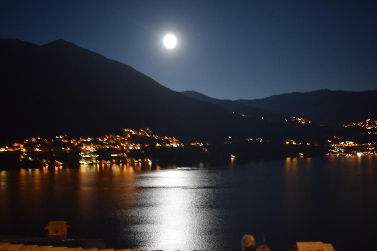 Romantic Home Stone With Amazing View Lake Of Como And Oleandra Лальо Екстериор снимка
