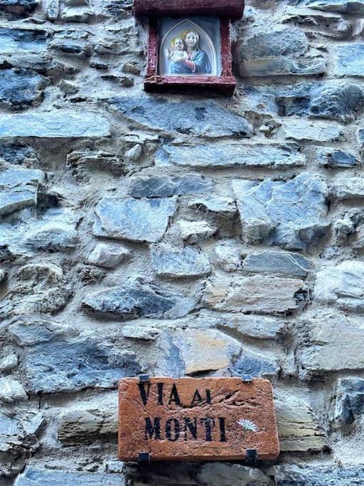 Romantic Home Stone With Amazing View Lake Of Como And Oleandra Лальо Екстериор снимка