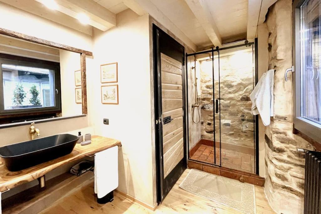 Romantic Home Stone With Amazing View Lake Of Como And Oleandra Лальо Екстериор снимка